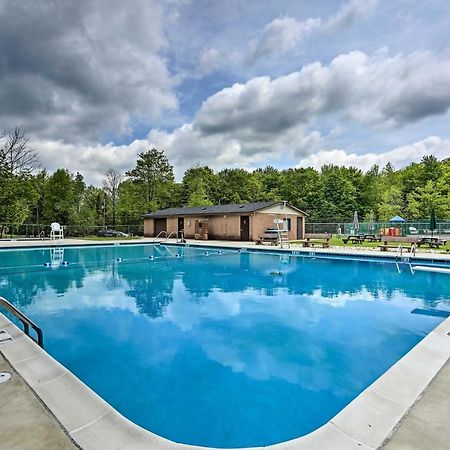 Cozy Arrowhead Lake Home With Sunroom And Pool Access! Pocono Lake エクステリア 写真