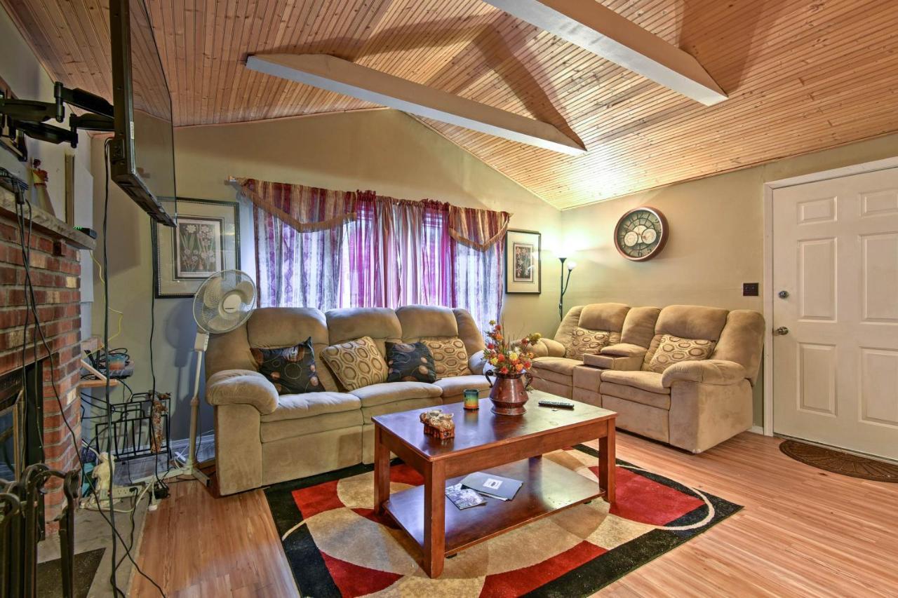 Cozy Arrowhead Lake Home With Sunroom And Pool Access! Pocono Lake エクステリア 写真